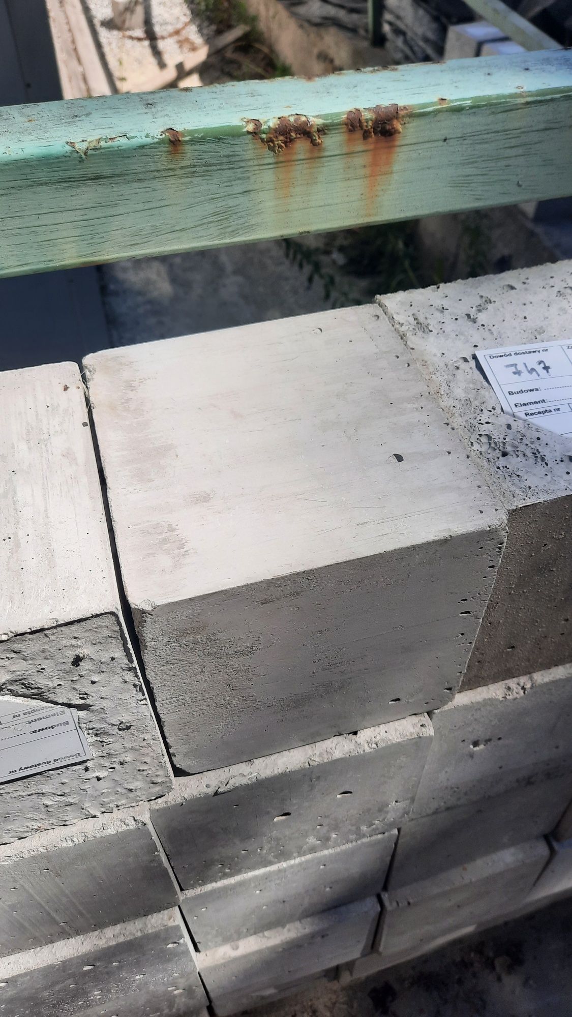 Beton, kostka , gruz betonowy, próbka betonu
