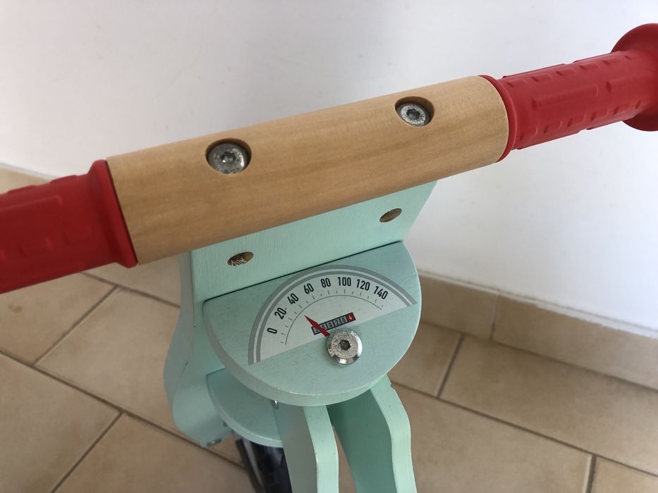 Bicicleta madeira sem pedais