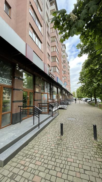 Комерційне приміщення в новобудові, центр, 1 лінія в, фасад_OL