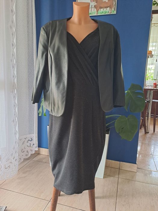 Sukienka z żakiecikiem.