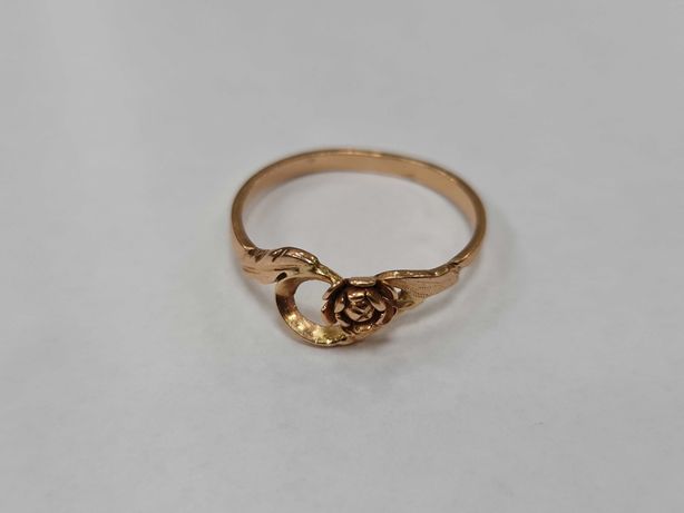 Złoty pierścionek damski/ 585/ 2.01 gram/ R17/ II poł XX wieku