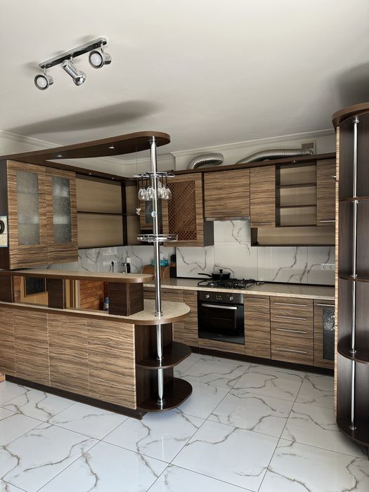 Здам в оренду 2-х кімн. квартиру в Самборі з гаражем, вул. Білозіра