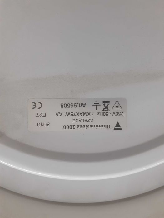 Stara plafoniera PRL-u