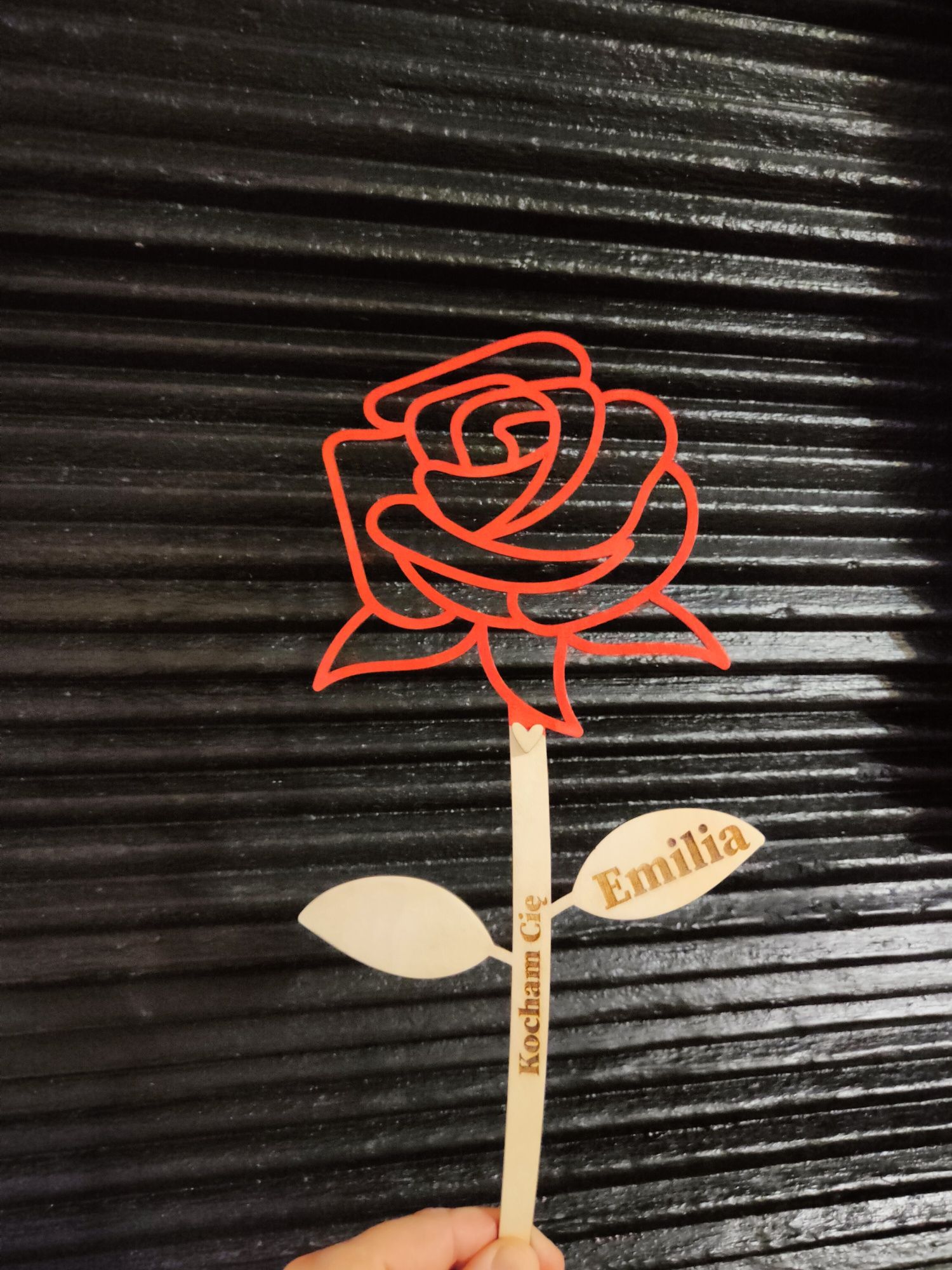 Róża ze sklejki drewnianej