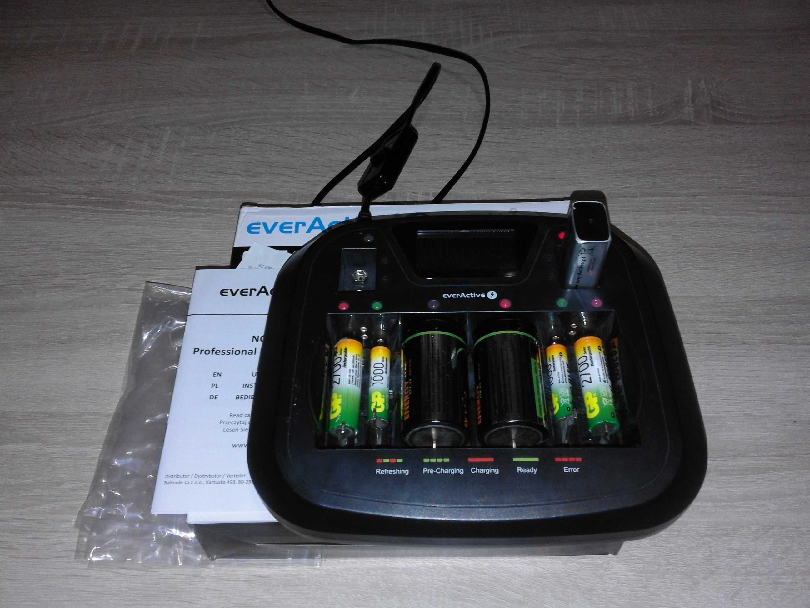 Ładowarka do akumulatorków uniwersalna. EverActive NC-900U.