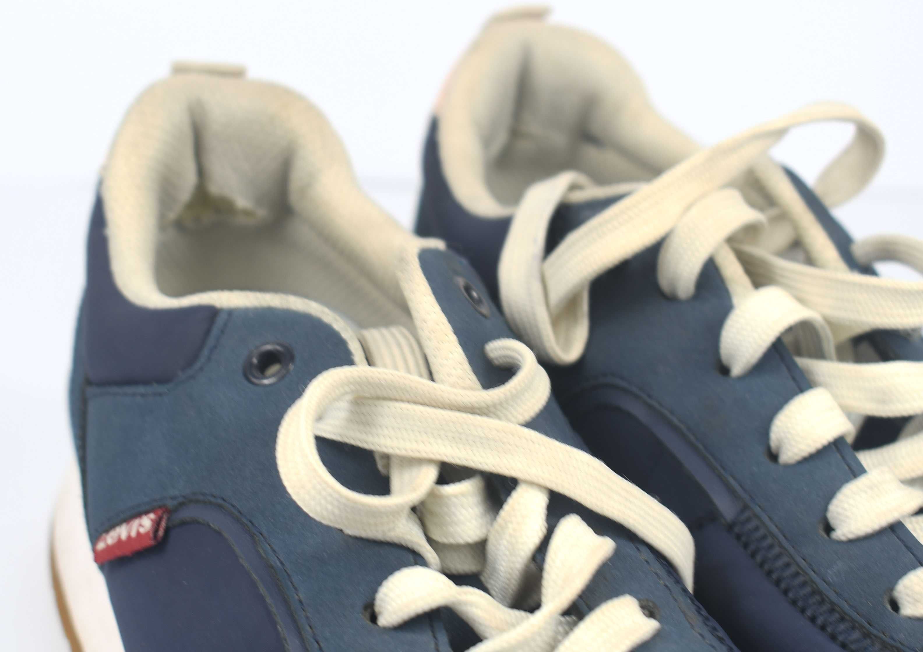 Używane z wadą trampki Levis roz. 38