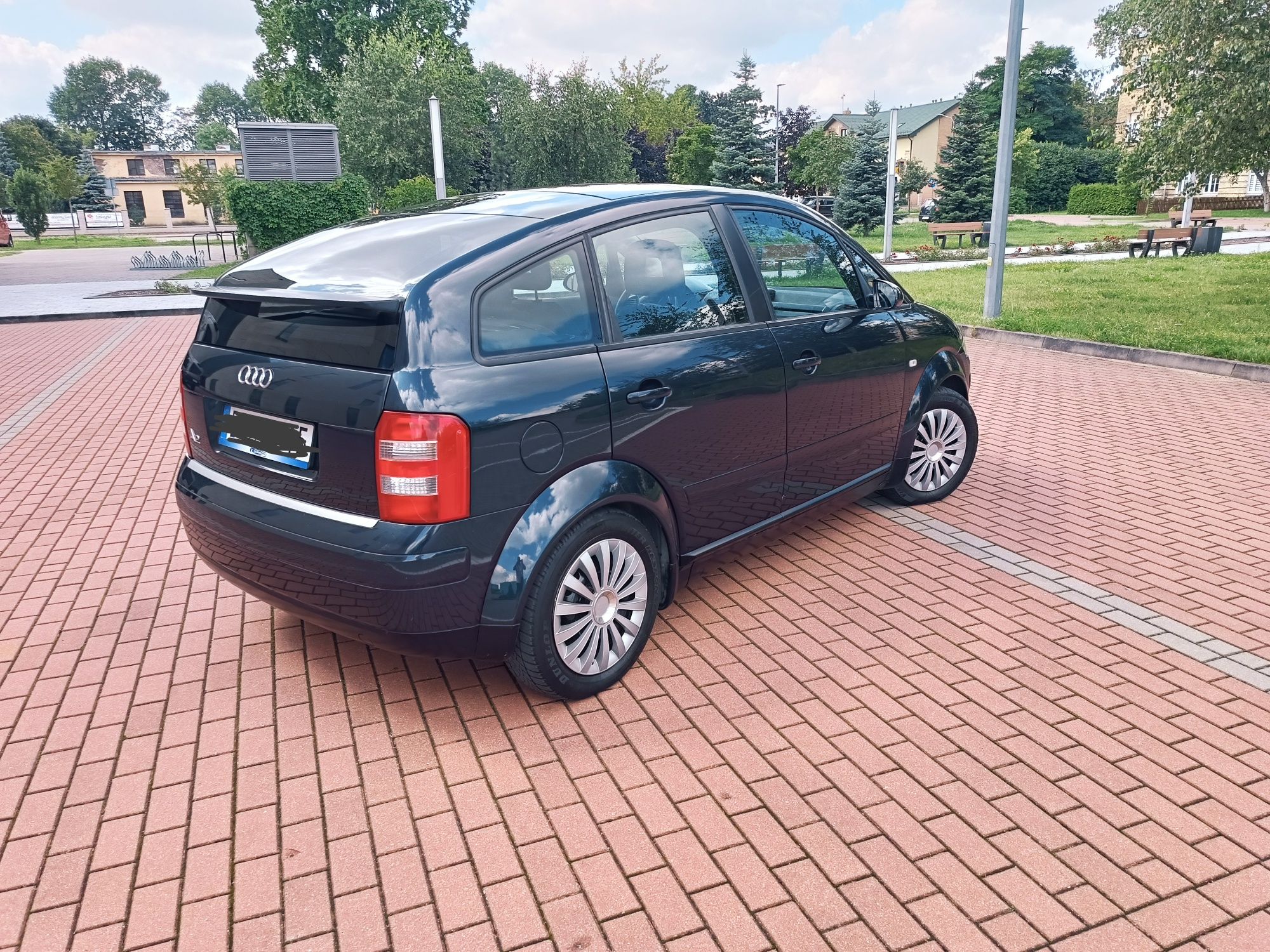 Audi a2 1.4 mpi sprawna klima aluminiowa dach panoramiczny ładna !!