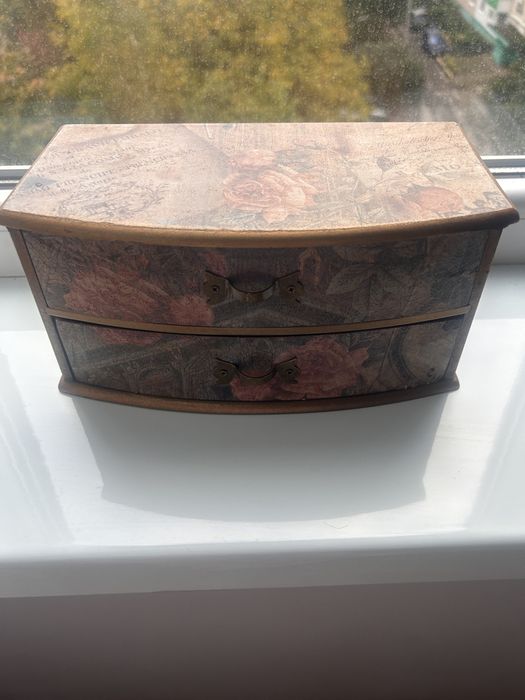 Шкатулки для украшений