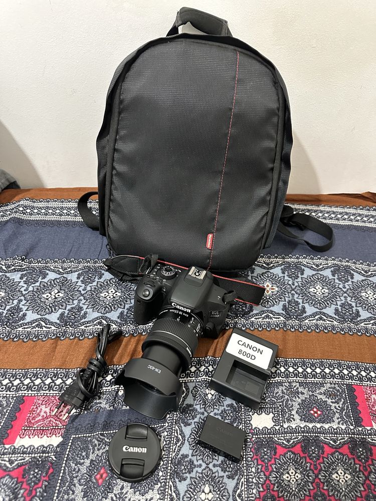 Canon eos 800D WiFi-ecrã tactile  com lente 18-55mm e bolsa