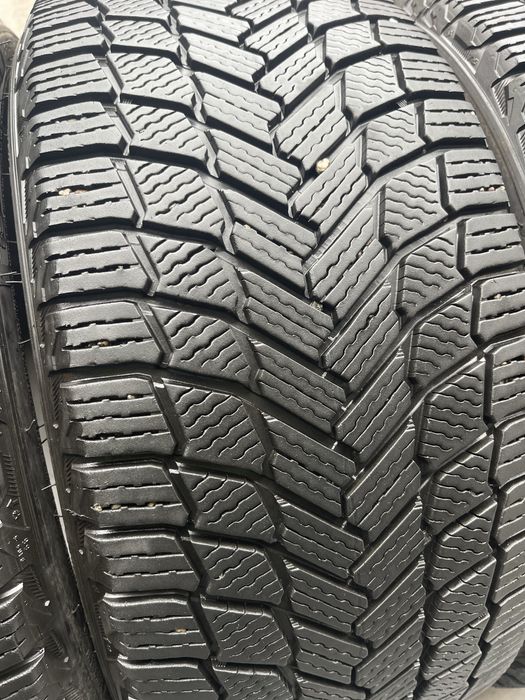 Шини зимові R19 235 40 Michelin X Ice Склад Осокорки RLX