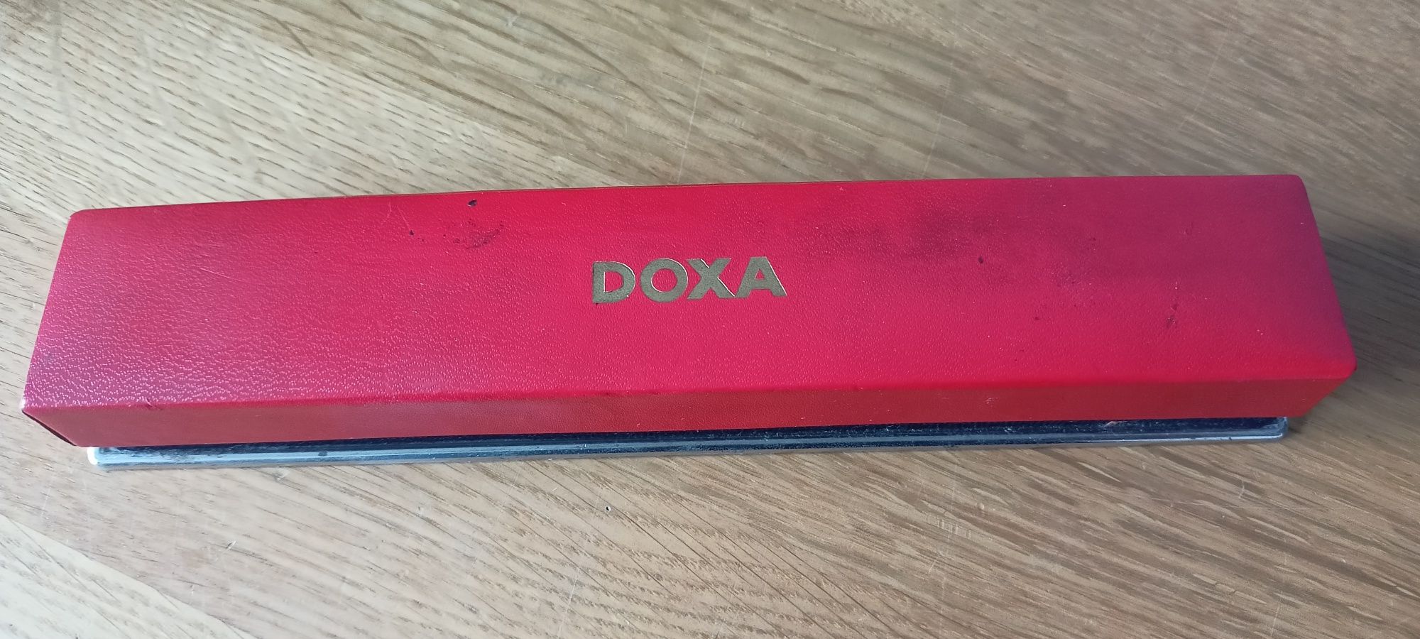 Złoty damski zegarek Doxa.
