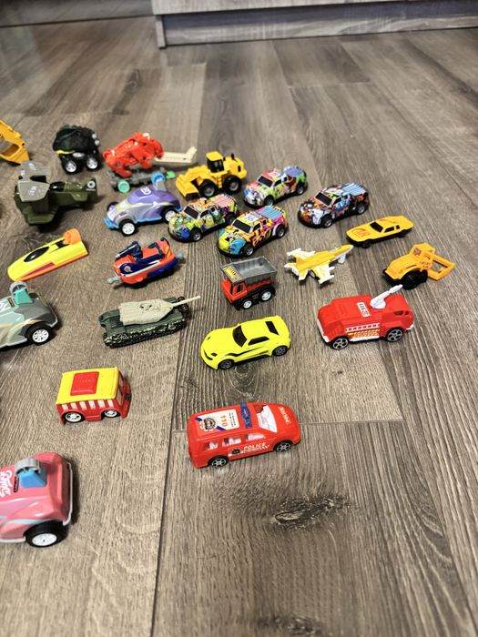 Набір машинок різні