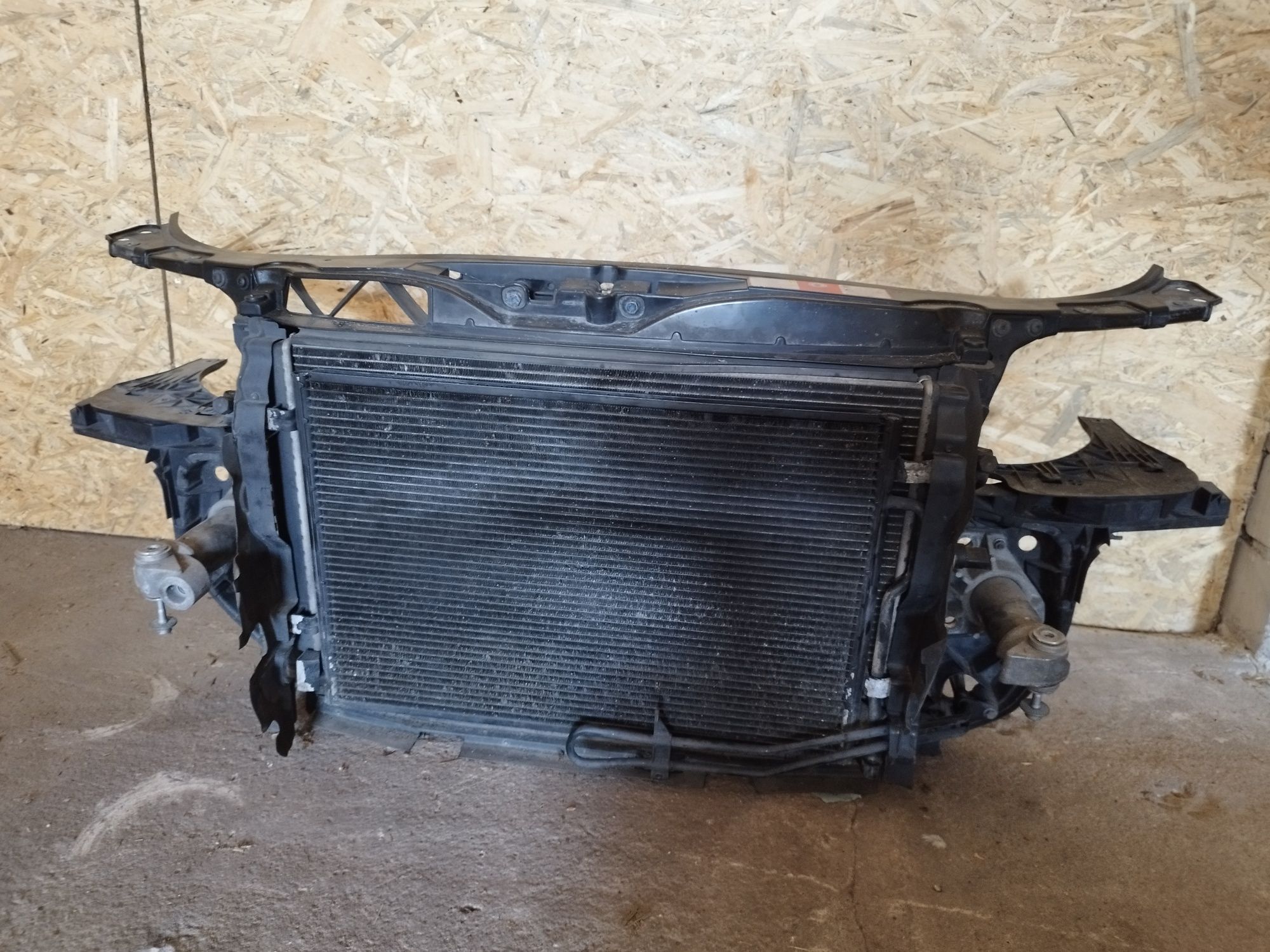 Pas przedni kompletny Audi a4 b6