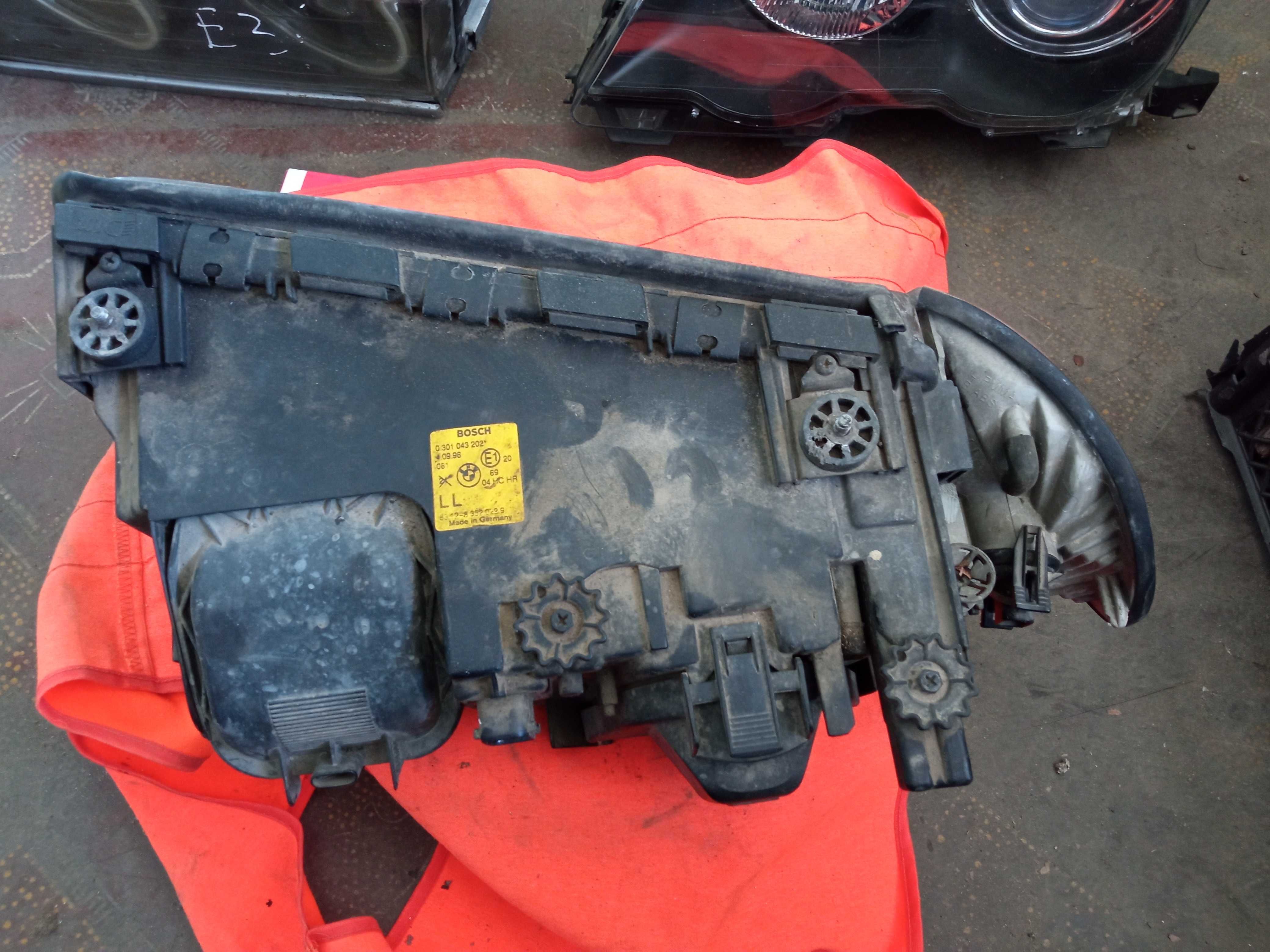 Фара передня права BMW 7 E38 БМВ 6312-83520229 0301043202 Авторозборка