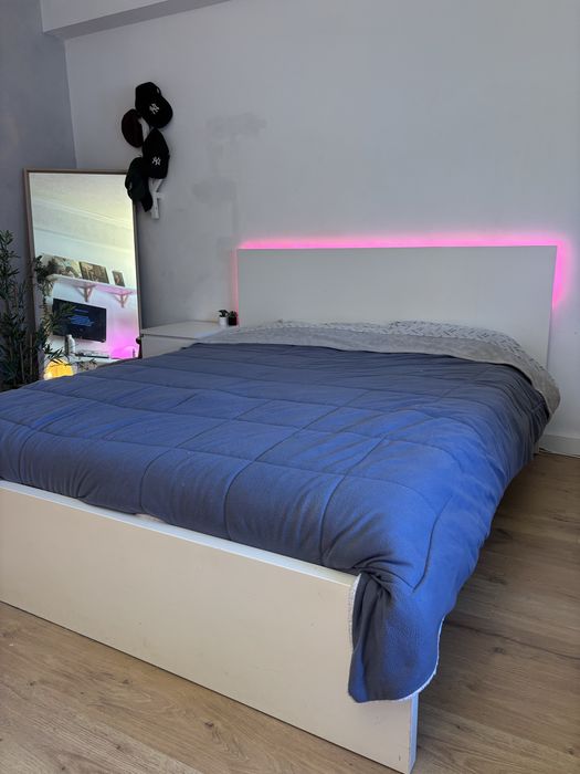 IKEA Malm Cama e Mesa de Cabeceira