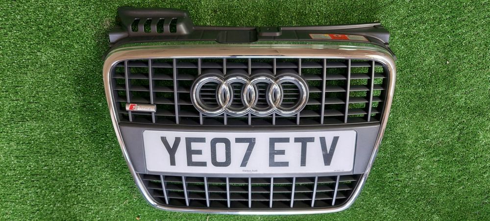 Atrapa Grill +podkładka pod tablicę Audi A4 B7 s-line 8E0853651M