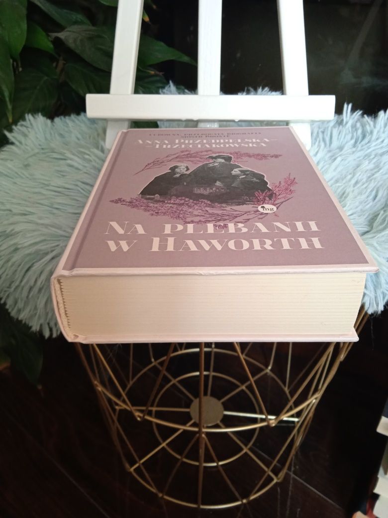 "Na plebanii w Haworth" biografia sióstr Bronte
