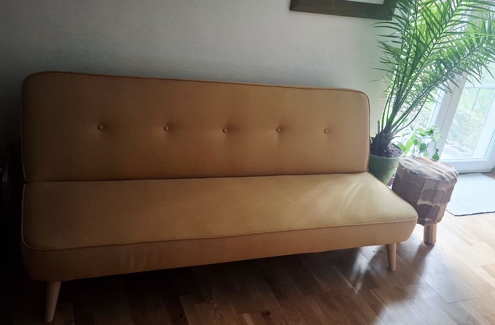 Kanapa, sofa, sofka na nóżkach rozkładana