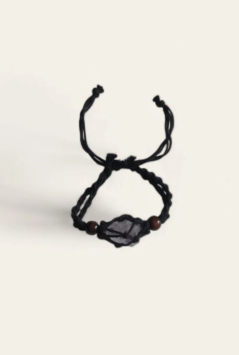 Czarna bransoletka z kryształem górskim