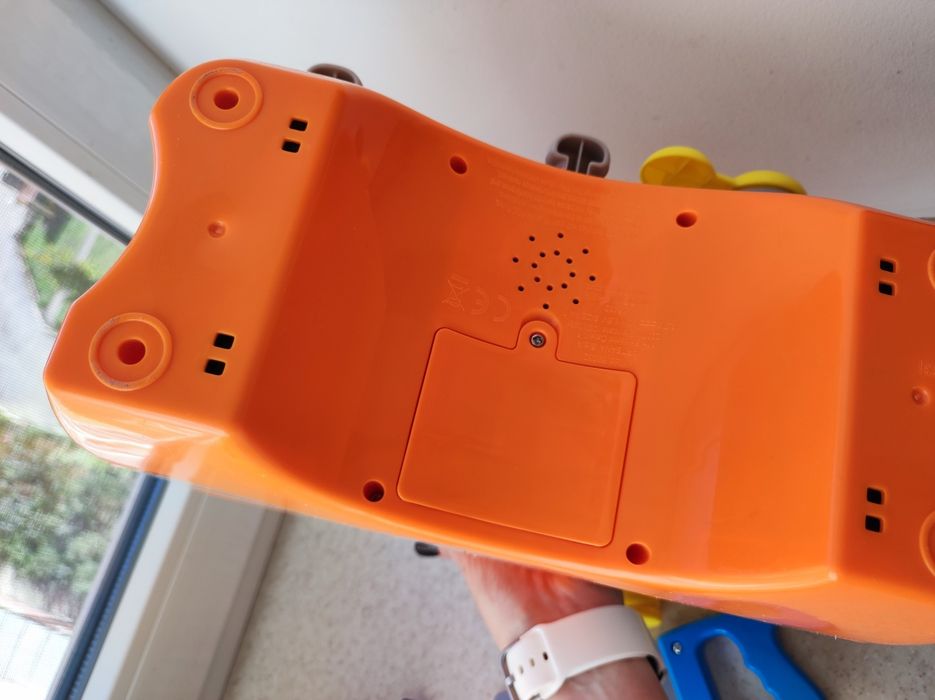 Іграшки Chicco Fisher price столяр плотник піаніно сортер