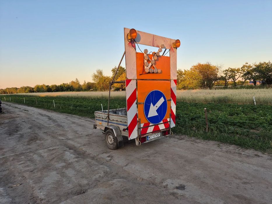 Swidnik TEMA ZPC ŚWIDNIK  Przyczepa sygnalizacyjna, ostrzegawcza, strzała