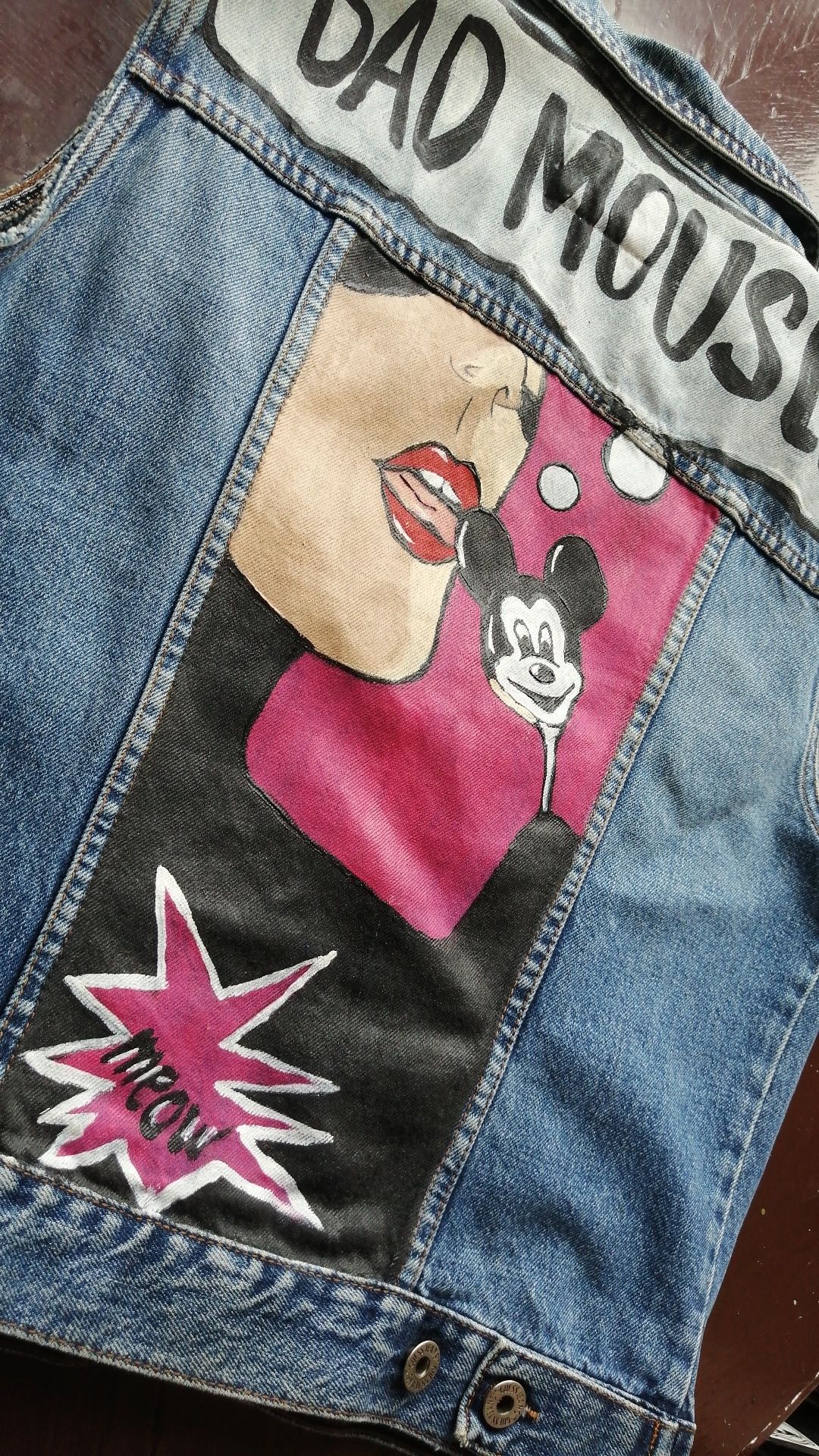 Брендова джинсова жилетка з ручним розписом фарбами красками