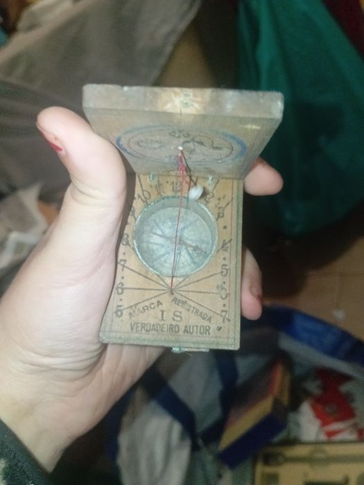 Bússola antiga madeira