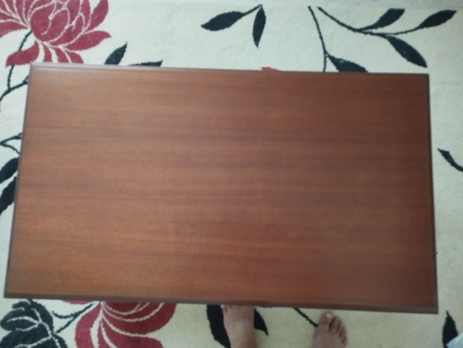 Mesa de sala em mogno