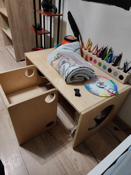 Biurko i krzesełko dla dziecka