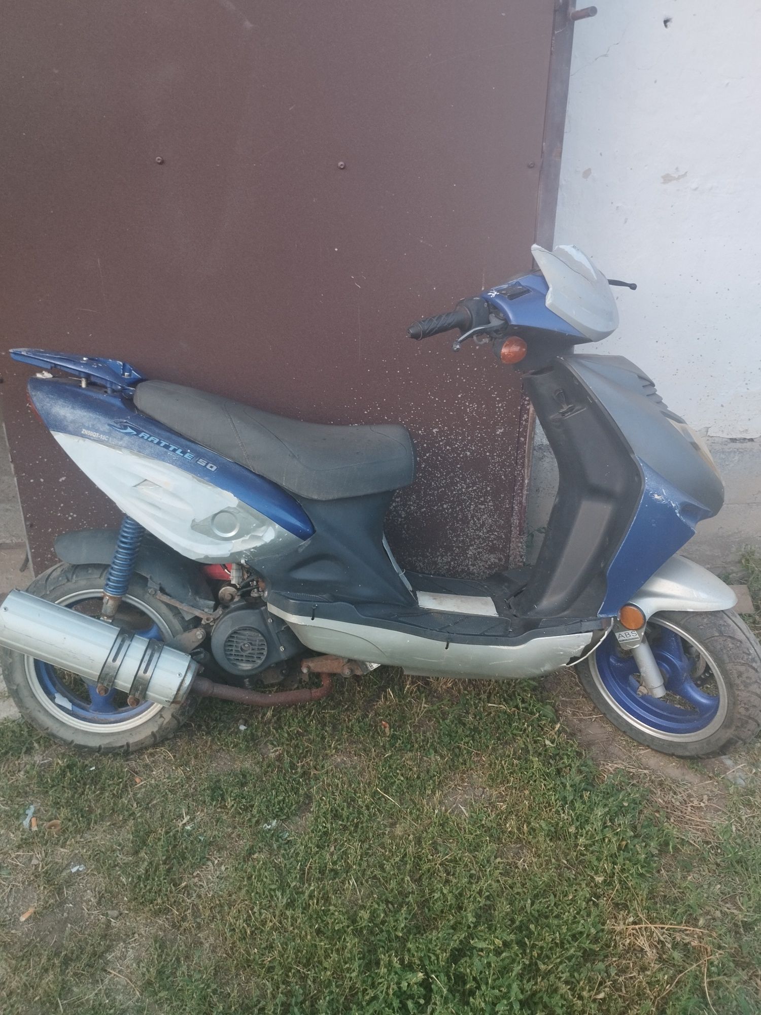 скутер Rattle 50
