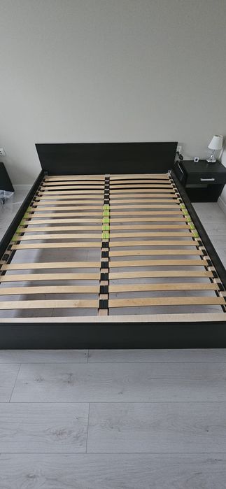 Zestaw mebli do sypialni łóżko 160 x 200 komoda szafeczki