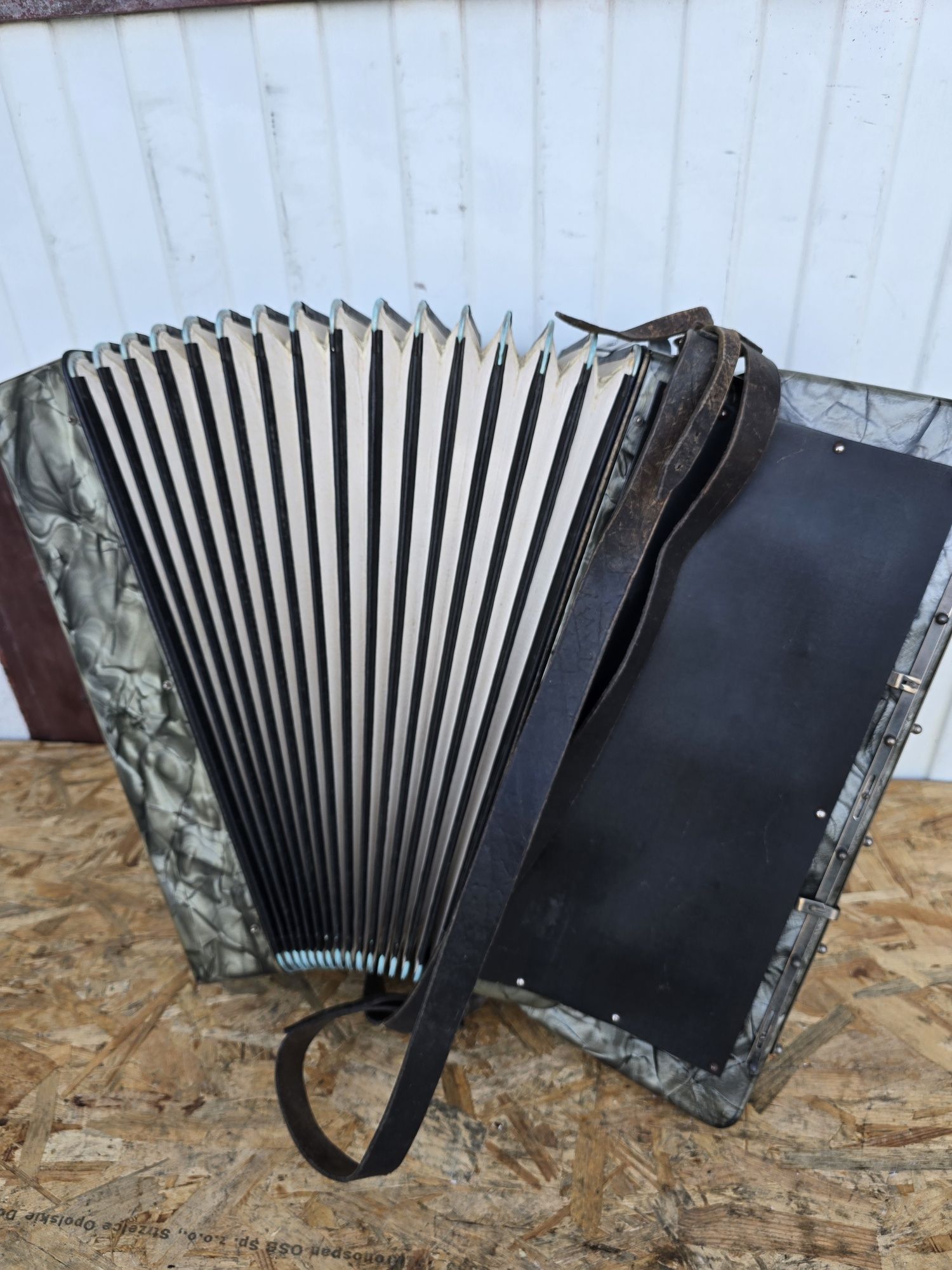 Akordeon Hohner 120 basów.