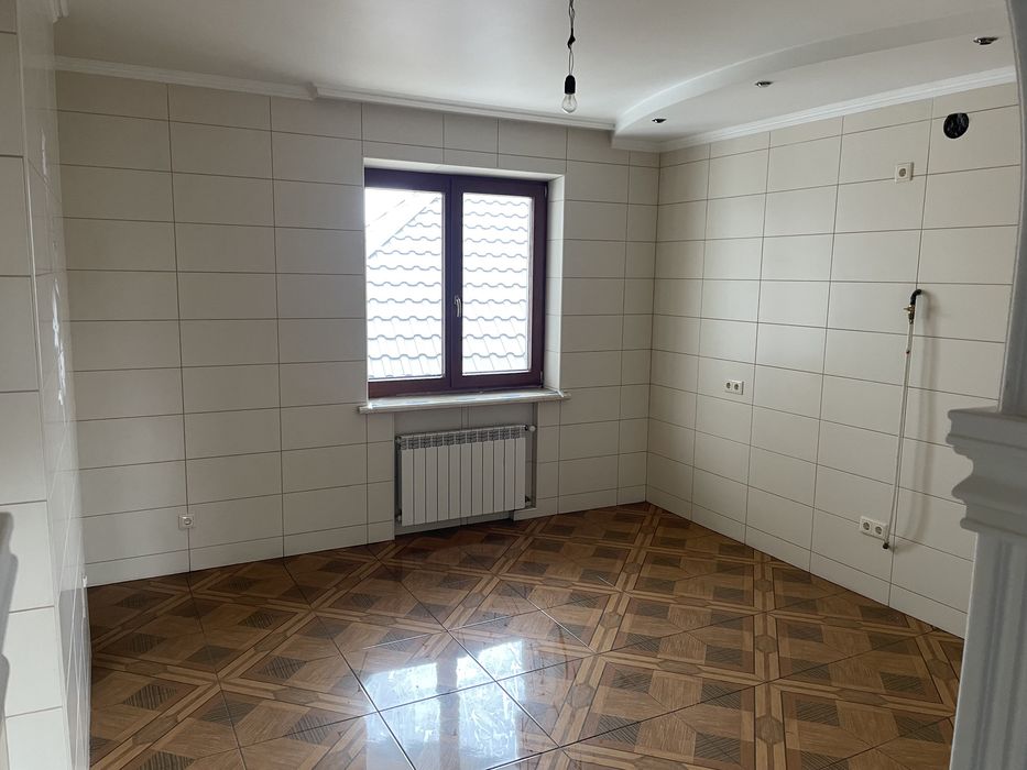 Будинок з прилеглою земельною ділянкою