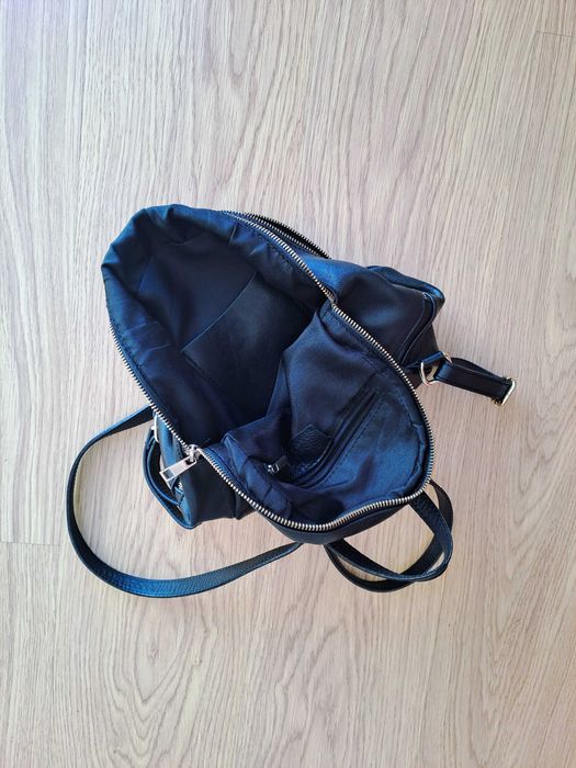 mochila preta em pele