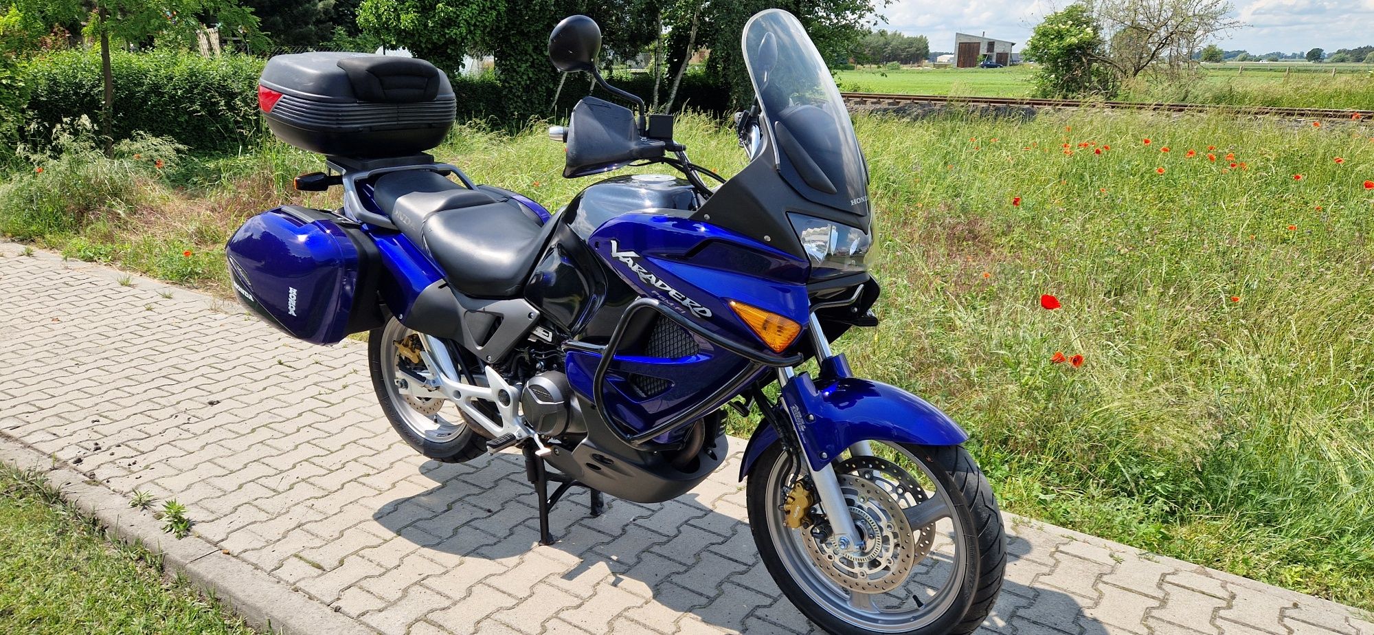 Honda XL 1000 Varadero rok 2004 przeb 63 tys km .