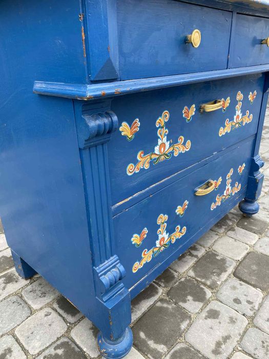 Bardzo stara drewniana komoda 4 szufladowa.