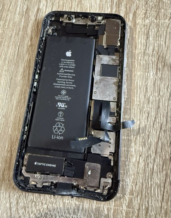 iPhone 11 uszkodzony