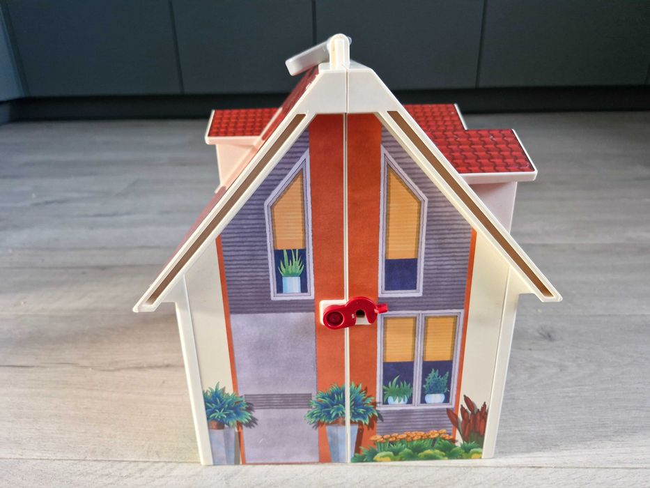 Domek przenośny Play Mobil + mebelki