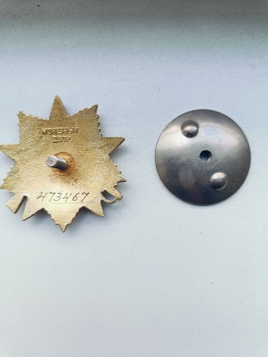 Продам серебряный значек ссср