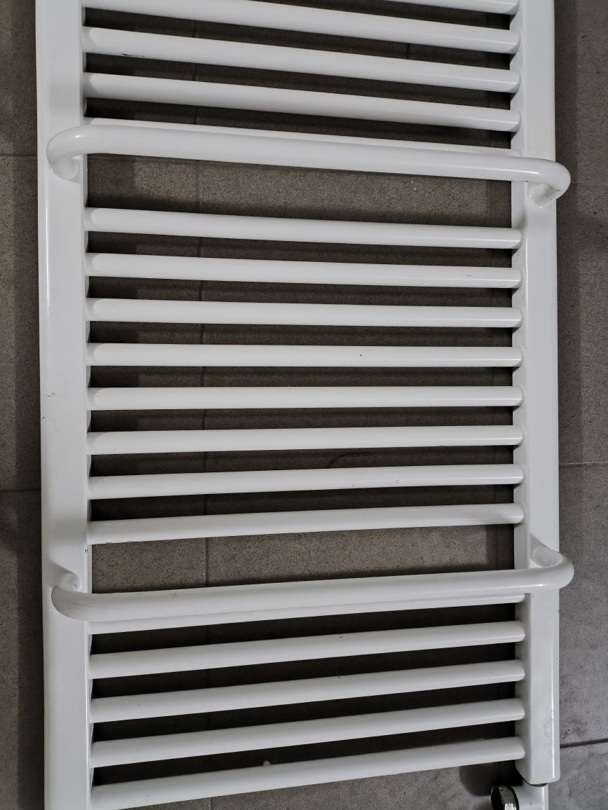 Grzejnik łazienkowy 120x50 cm Gorgiel 600W klasa 1
