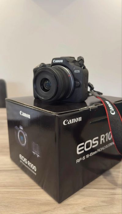Canon EOS R100 + RF-S 18-45mm kit