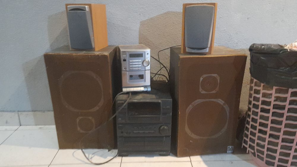 Dois aparelhos de som 30 pelas 3