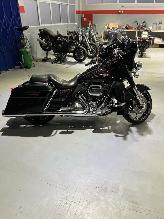 Harley Davidson CVO Street Glide 2011