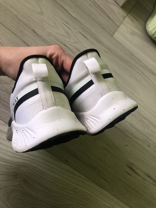 Кросівки на весну