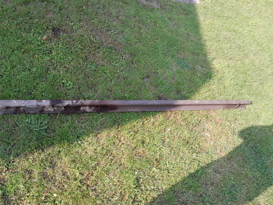 Szyny kolejowe , stal konstrukcyjna  2szt