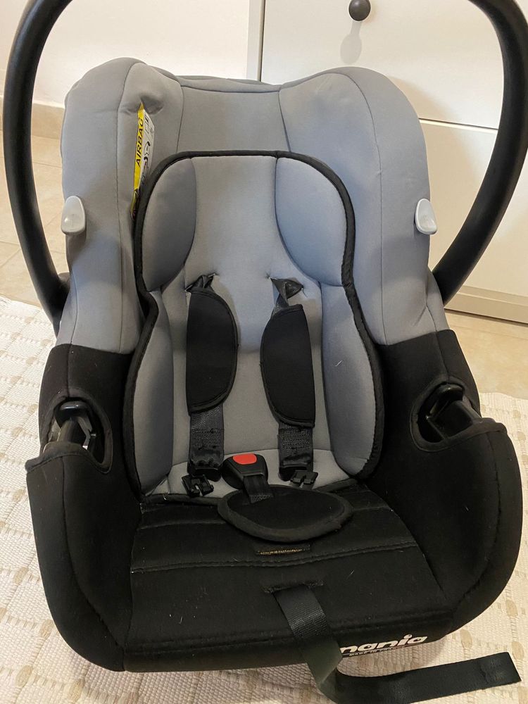Ovo/cadeira auto bebé. Usado como novo