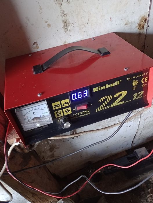 Зарядний пристрій