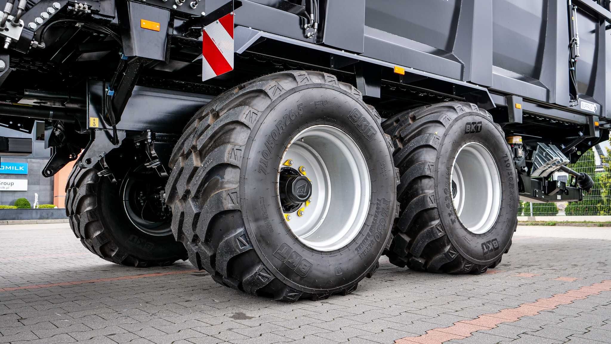 Rozrzutnik obornika EUROMILK Buffalo RXX 2490HD+ (24,8 m3 )