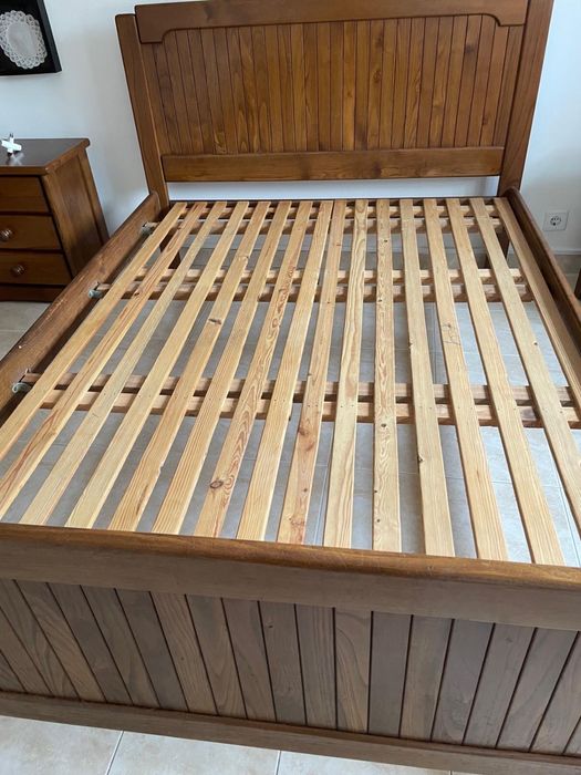 Cama de Casal 140x190 + Colchão Firme — Excelente Estado
