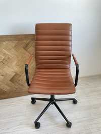 Krzesło biurowe ze sztucznej skóry Winslow, obrotowe.